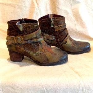 L’ Artiste spring step ankle booties size 37 ( US 6.5 - 7 )